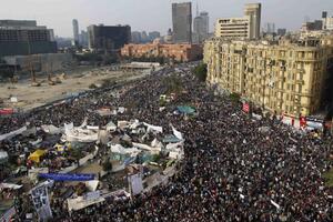 Vojska otvorila tešku paljbu na demonstrante u Egiptu