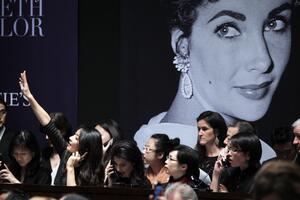 Aukcija nakita Liz Tejlor premašila sve rekorde