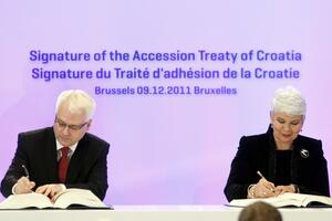 Josipović i Kosor potpisali ugovor o pristupanju Hrvatske EU