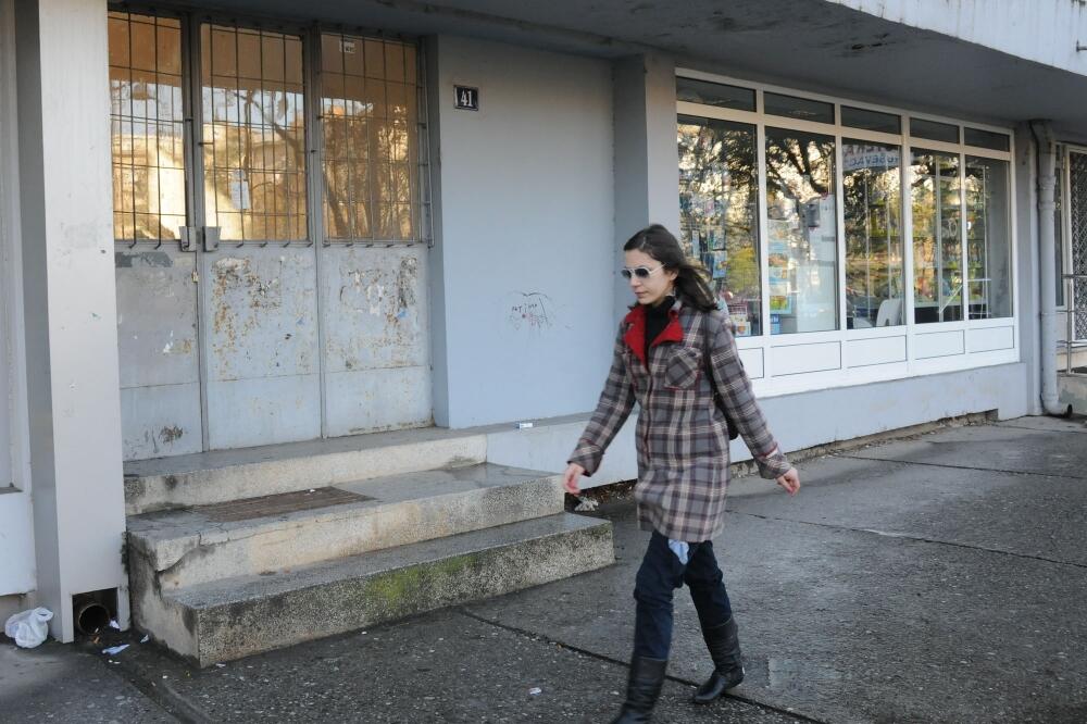 ulaz, Bulevar, Foto: Vesko Belojević