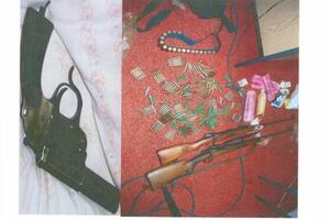 Dug za novac otkrio nedozvoljeno oružje i eksploziv