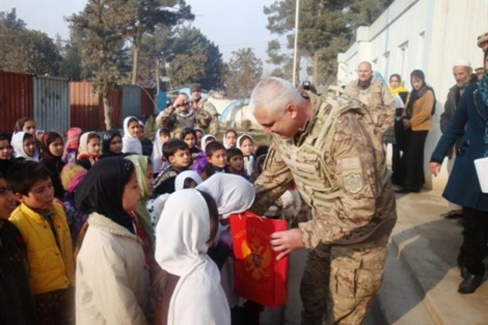 Dragan Samardžić Avganistan donacija, Foto: Gov.me