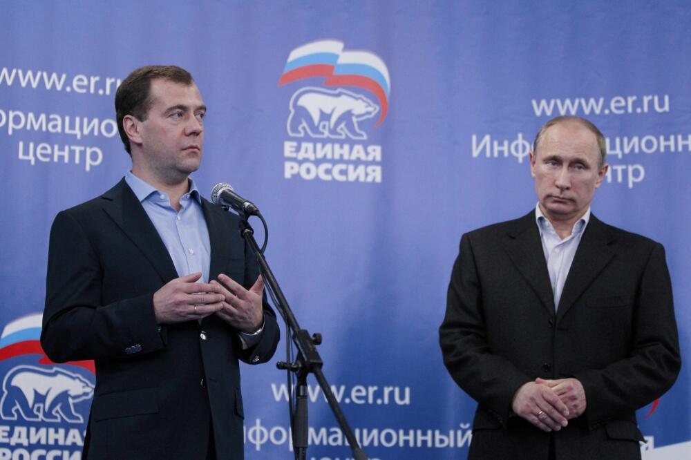Putin, Medvedev, Foto: Rojters