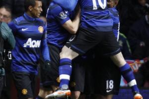 Siti ubjedljiv, Junajted jedva, asistencija Simona