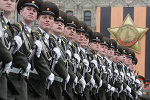 Putin vojnike "kupuje "doručkom i muzikom