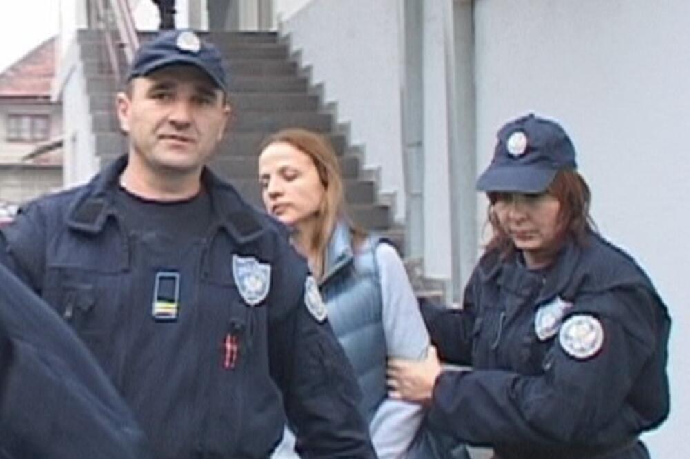 Amina Kalić, privođenje, Foto: Beća Čoković