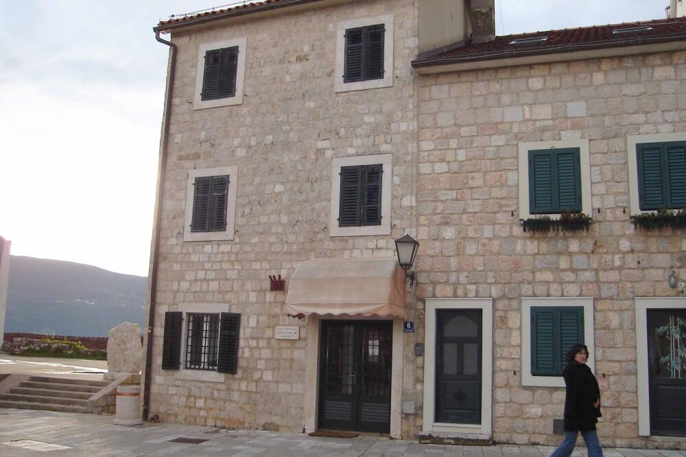 Herceg Novi, biblioteka, Foto: Slavica Kosić