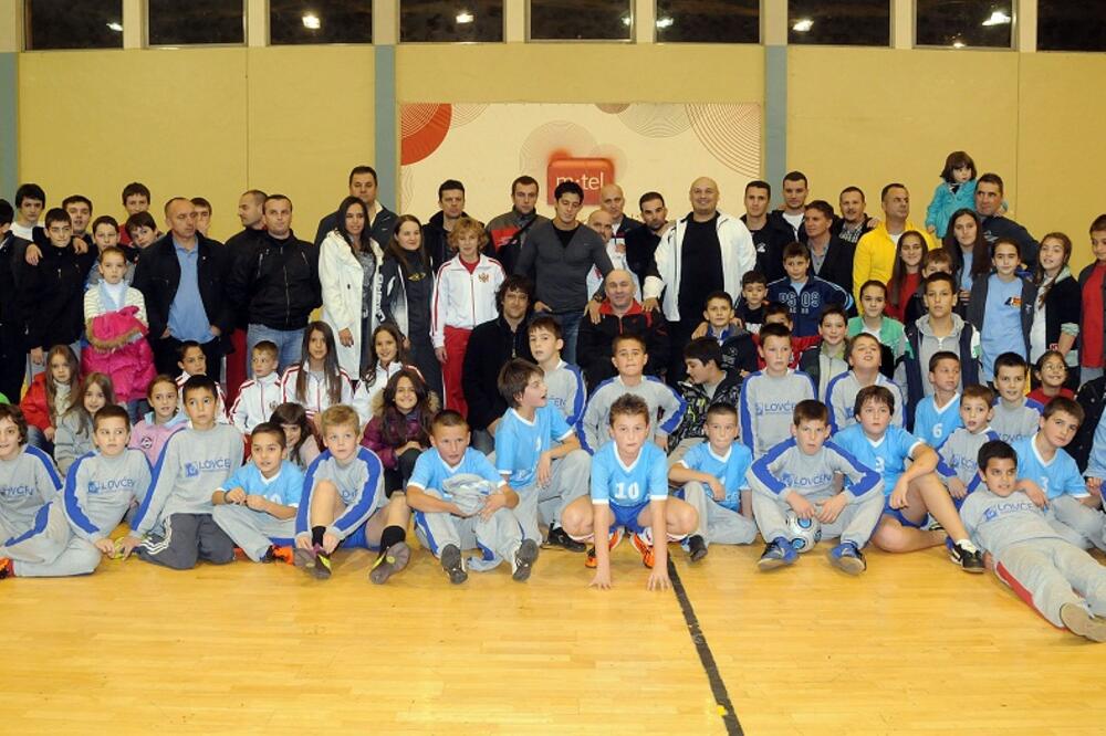 Pomoć Zoranu Vujičiću, Foto: Luka Zeković