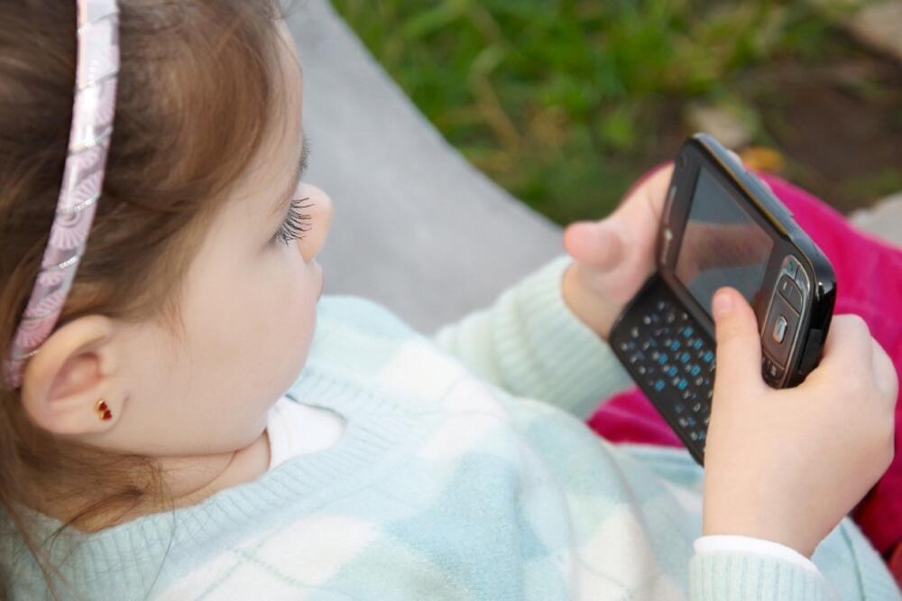 Djeca i mobilni telefoni, Foto: Parentclub.com
