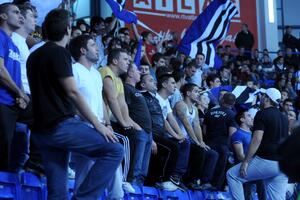 Varvari uz košarkaše protiv Partizana