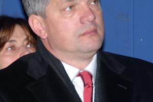 Bemaks Medojeviću: Ne zastupajte građane tračareći