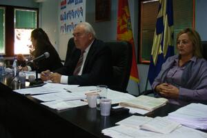 Poslanicima po 2.000, a odbornicima 130 eura