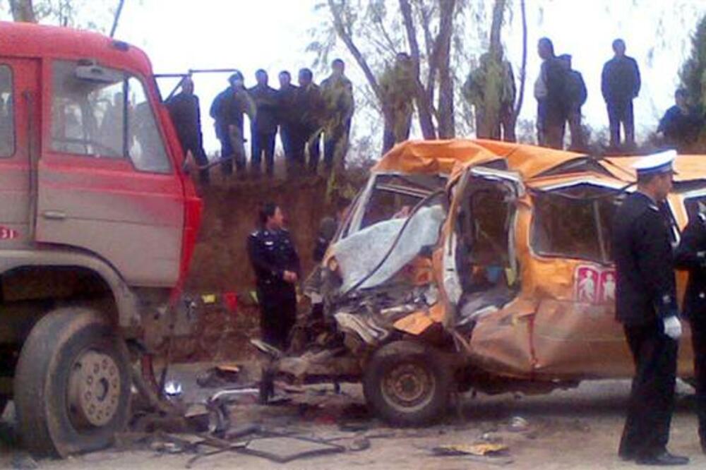 Kina, školski autobus, Foto: AFP