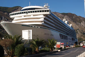 "Luksuzni hotel" sa 1.080 putnika uplovio u kotorsku luku