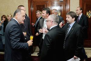 U Skupštini za plate 700.000 eura više