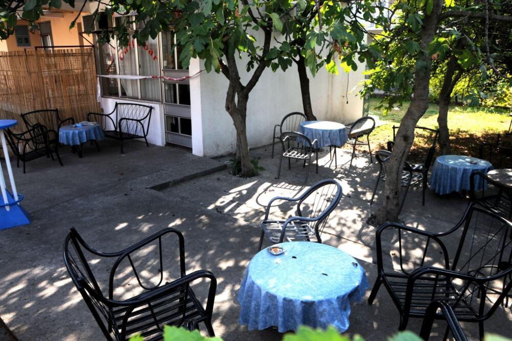 Kafe bar Konik, Esad Agović, Foto: Boris Pejović