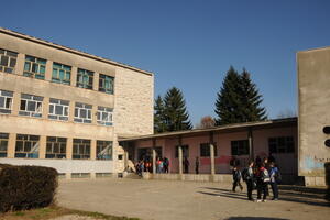 Domar u školi osumnjičen za nestanak 11.334 litara lož ulja