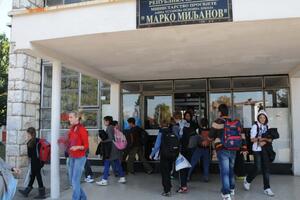 Nakon incidenta, roditelji brane nastavnicu