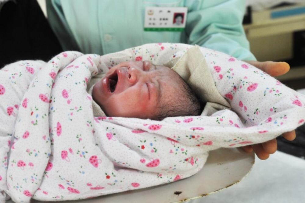 beba, bolnica, Kina, Foto: AFP