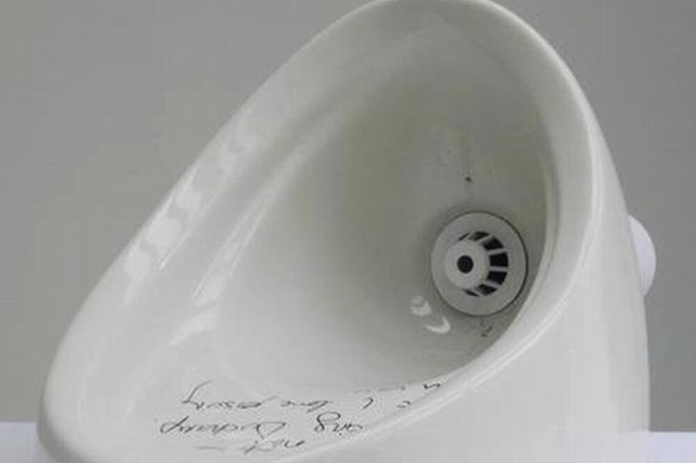 pisoar, Foto: Showstudio.com