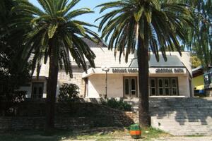 Hercegnovsko pozorište još godinu dana na istoj adresi