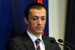 Ministar finansija primao u prosjeku 1.552 eura
