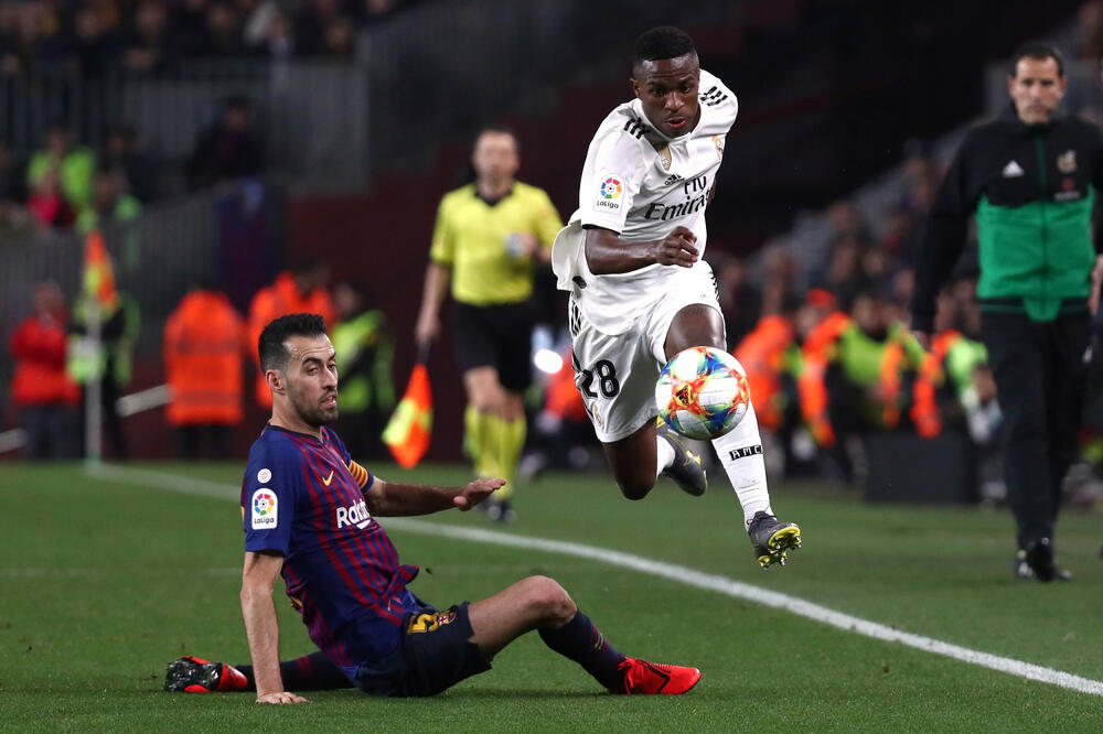 Vinisijus Žunior u prvom meču polufinala Kupa na "Nou kampu"