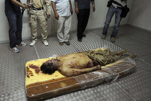 Gadafijevo tijelo javno izloženo u šoping centru u Misrati