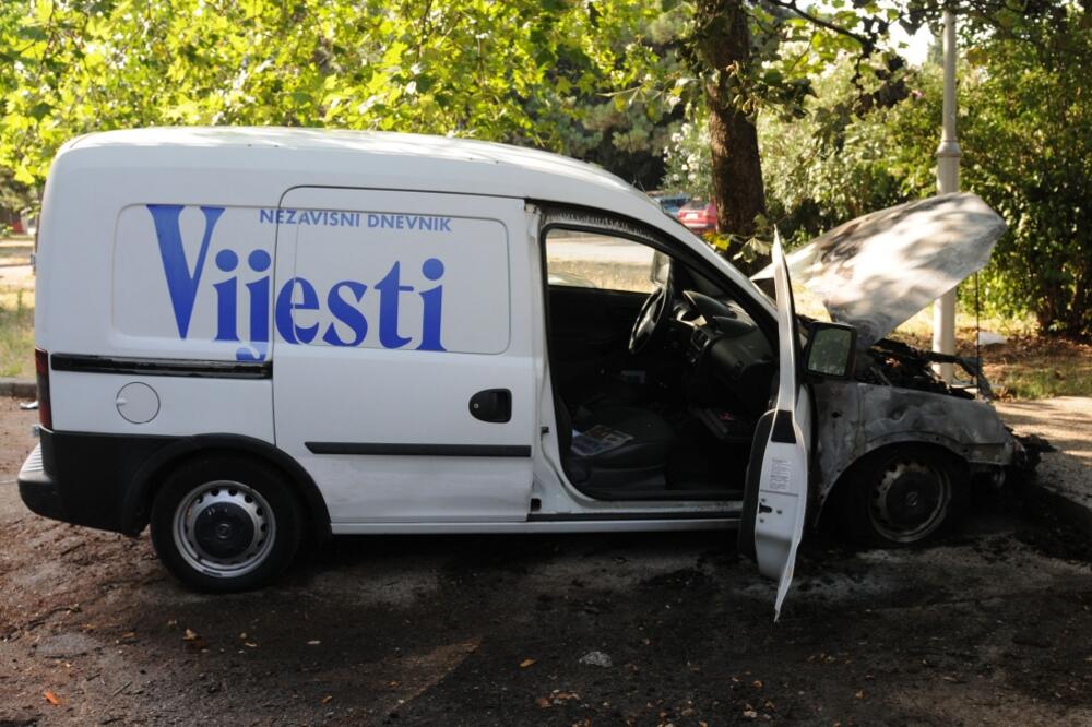 Zapaljeno vozilo Vijesti, Foto: Savo Prelević