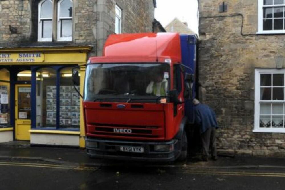 kamion, Bruton, Foto: SWNS