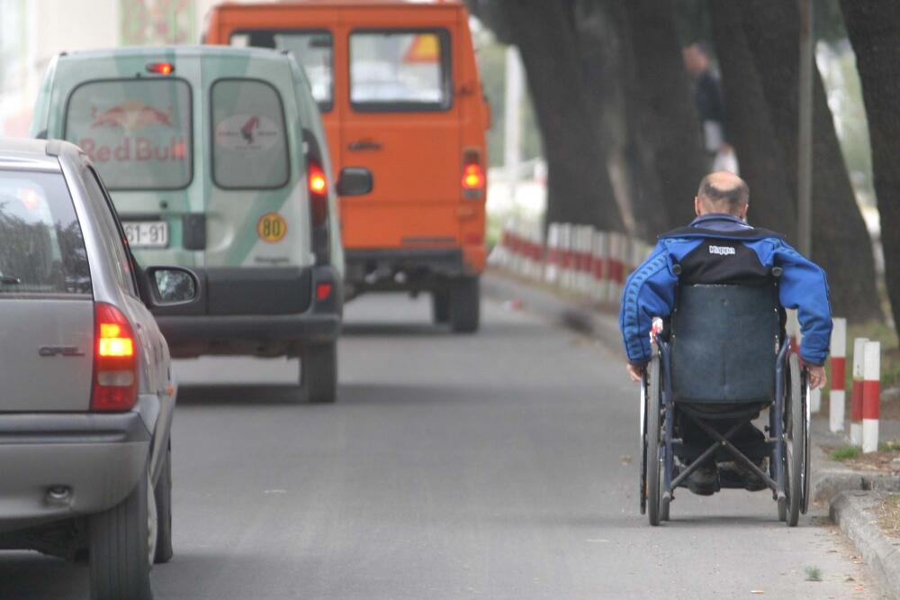 invalid, Foto: Nenad Mandić¸ arhiva "Vijesti"