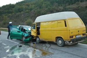 Dječak poginuo u udesu kod Andrijevice, 7 povrijeđenih