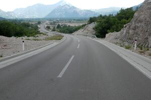 U 27 saobraćajnih nezgoda jedna osoba teže povrijeđena