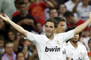 Iguain stigao, pa Mesi pobjegao