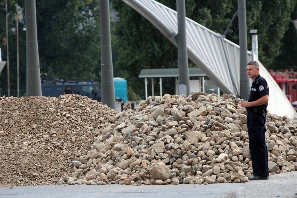 Kovoso barikade, Foto: Beta