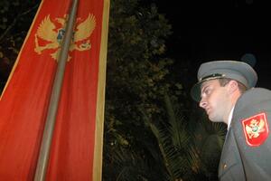 Traže referendum o jeziku, himni i zastavi