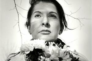 Marina Abramović u Moskvi mjeri magiju ljudskog pogleda