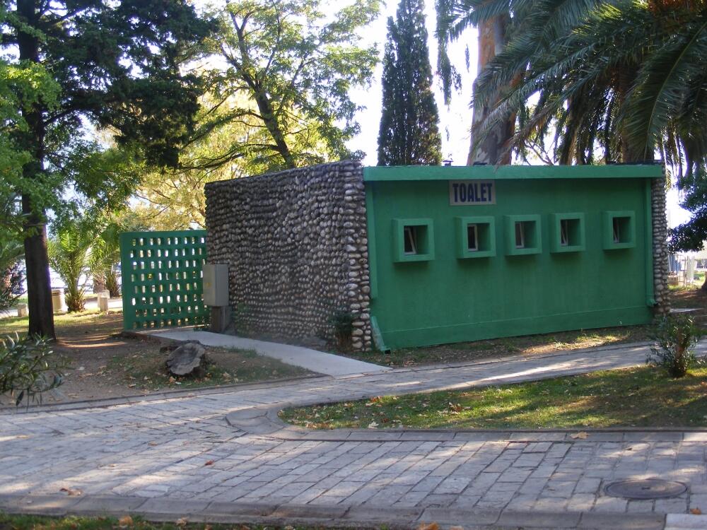 Turisti, stranci, starci