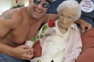 Britanka za 100. rođendan tražila stripera