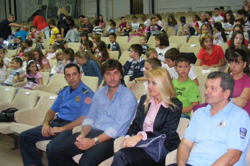 Saobraćajni bukvar, Foto: Vuk Lajović