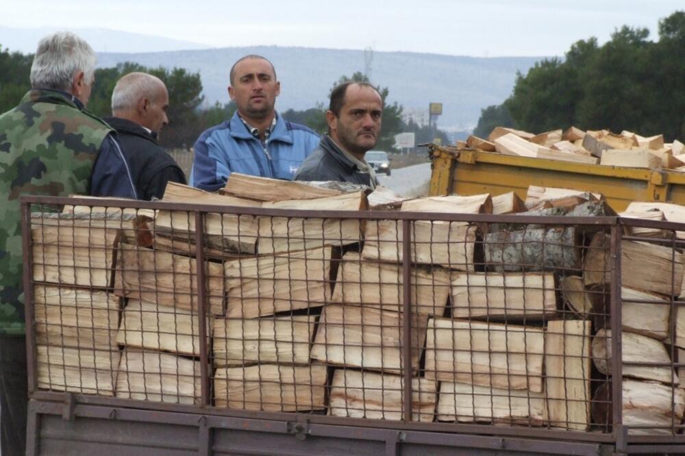 Drva za ogrijev, Foto: Arhiva Vijesti