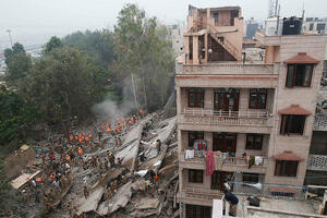 Srušila se stambena zgrada u Nju Delhiju, najmanje petoro mrtvih