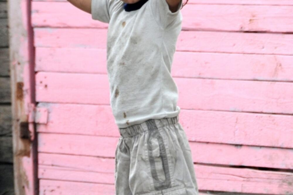 vrela ribnicka, romi. djeca, Foto: Boris Pejović