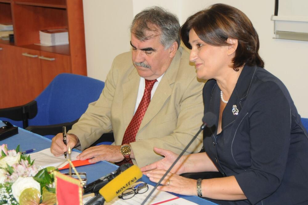 potpisivanje ugovora, Foto: Vesko Belojević