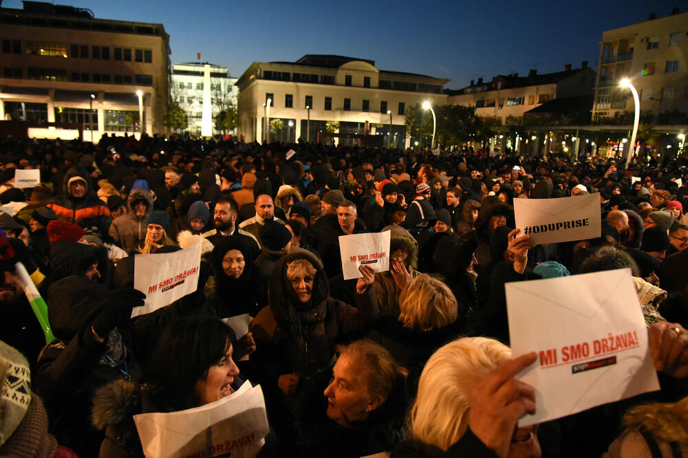 Balkan prepušten sam sebi: Protesti u Podgorici, Foto: Boris Pejović