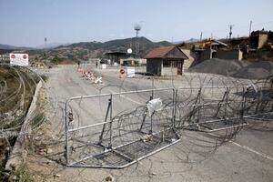 Pucano na srpske barikade u selu Zupče