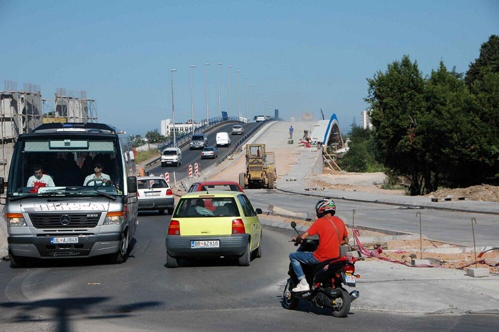 nadvoznjak, bar, Foto: Arhiva "Vijesti"