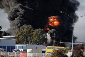 Eksplodirala fabrika u Kanberi, strah od otrovnog dima