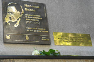 Spomen-ploča Milovanu Đilasu otkrivena u Beogradu