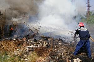 Požar u Trmanji, vatra se približila kućama